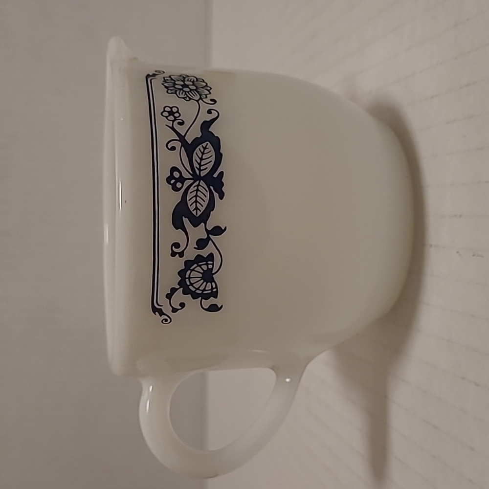 Vintage Old Town Blue Onion Pyrex Creamer - Picture 4 of 14